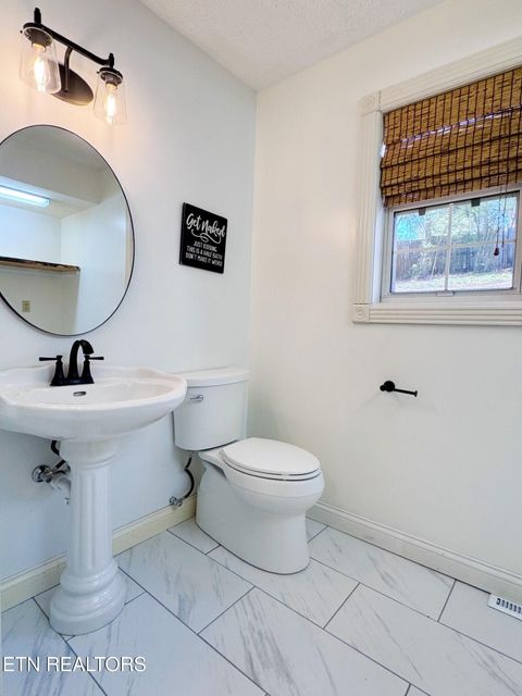 Tiny photo for 305 Orchard Knob Rd, Clinton, TN 37716 (MLS # 1334599)