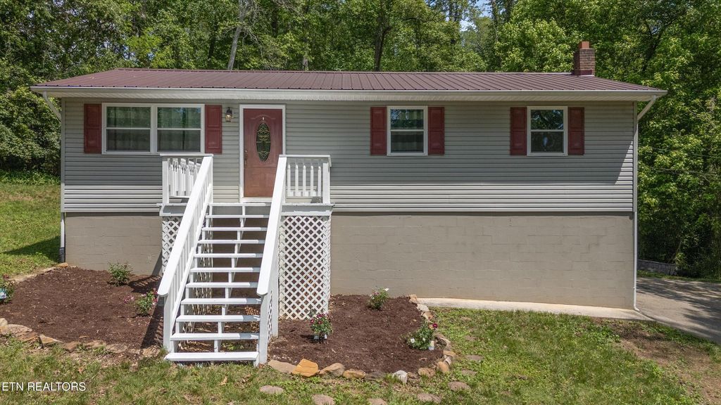 Photo of 136 White Oak Drive, Harriman, TN 37748 (MLS # 1299702)