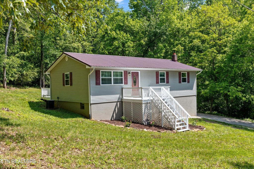 Photo of 136 White Oak Drive, Harriman, TN 37748 (MLS # 1299702)