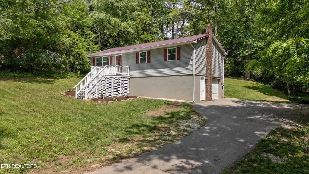 Photo of 136 White Oak Drive, Harriman, TN 37748 (MLS # 1299702)