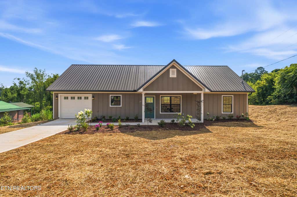 Photo of 2816 Holiday Hills Rd, Kodak, TN 37764 (MLS # 1350590)
