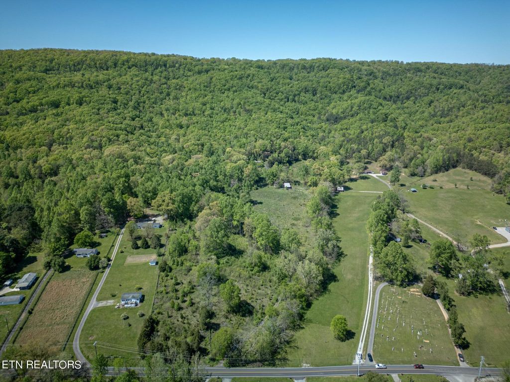 Photo of 2039 Dutch Valley Rd, Clinton, TN 37716 (MLS # 1294586)