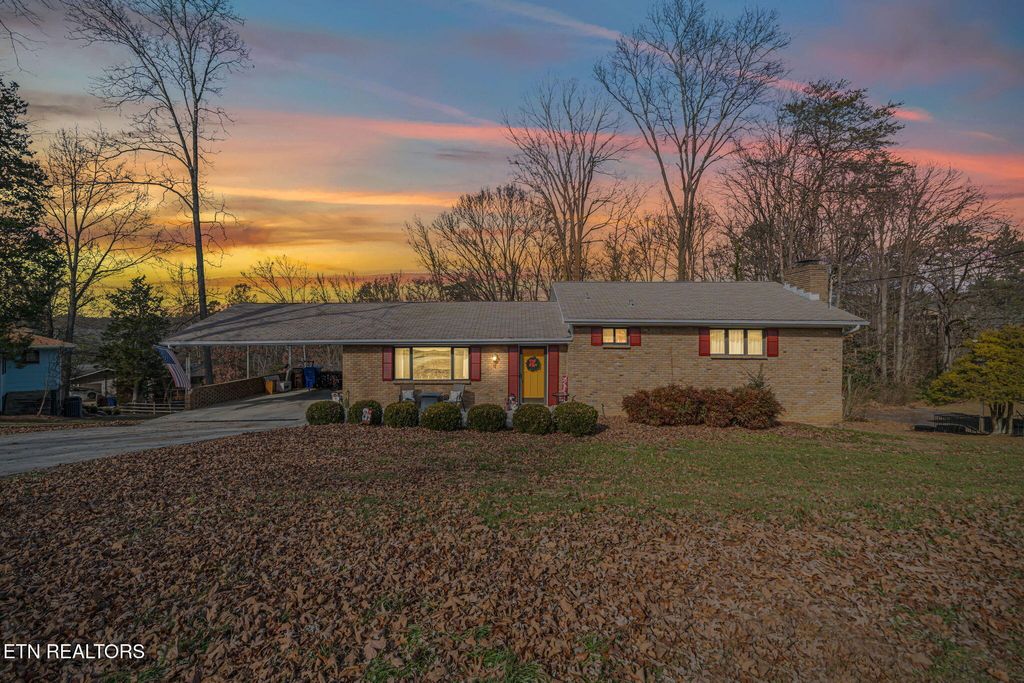 Photo of 129 Cumberland View Drive, Oak Ridge, TN 37830 (MLS # 1324798)