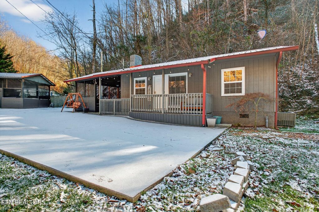Photo of 406 King Branch Rd, Sevierville, TN 37862 (MLS # 1328101)
