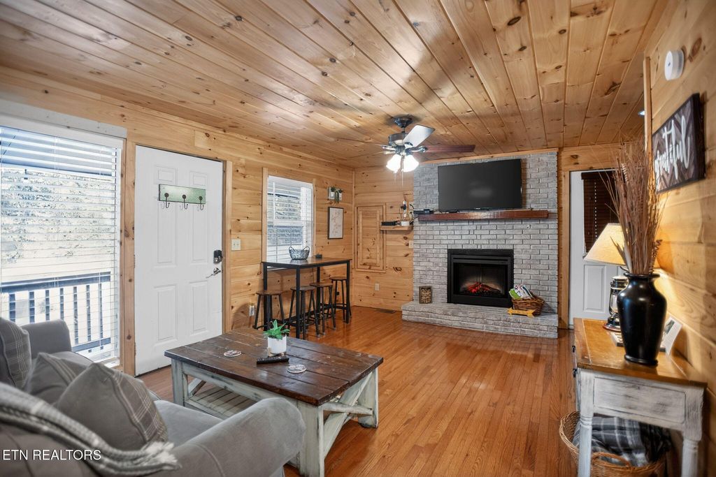 Photo of 406 King Branch Rd, Sevierville, TN 37862 (MLS # 1328101)