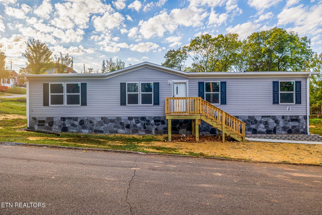 Photo of 120 E Fifth North St, Morristown, TN 37814 (MLS # 1318666)