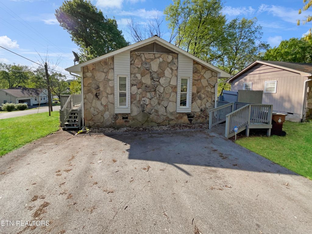 Photo of 702 Hayes St, Alcoa, TN 37701 (MLS # 1276663)