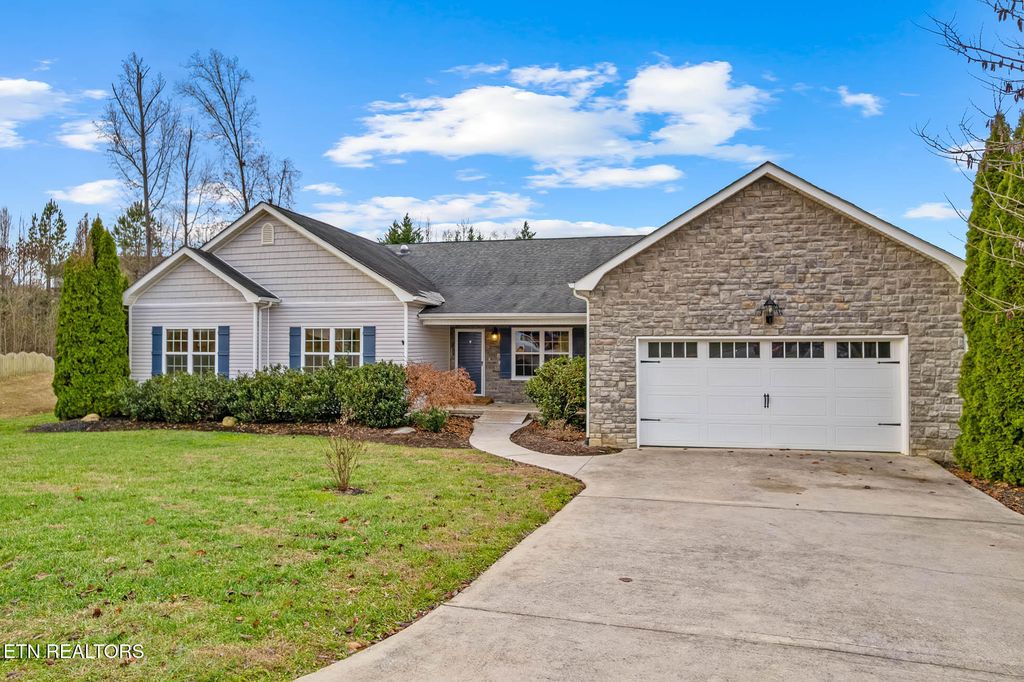Photo of 218 Pebble Court, Lenoir City, TN 37772 (MLS # 1324243)