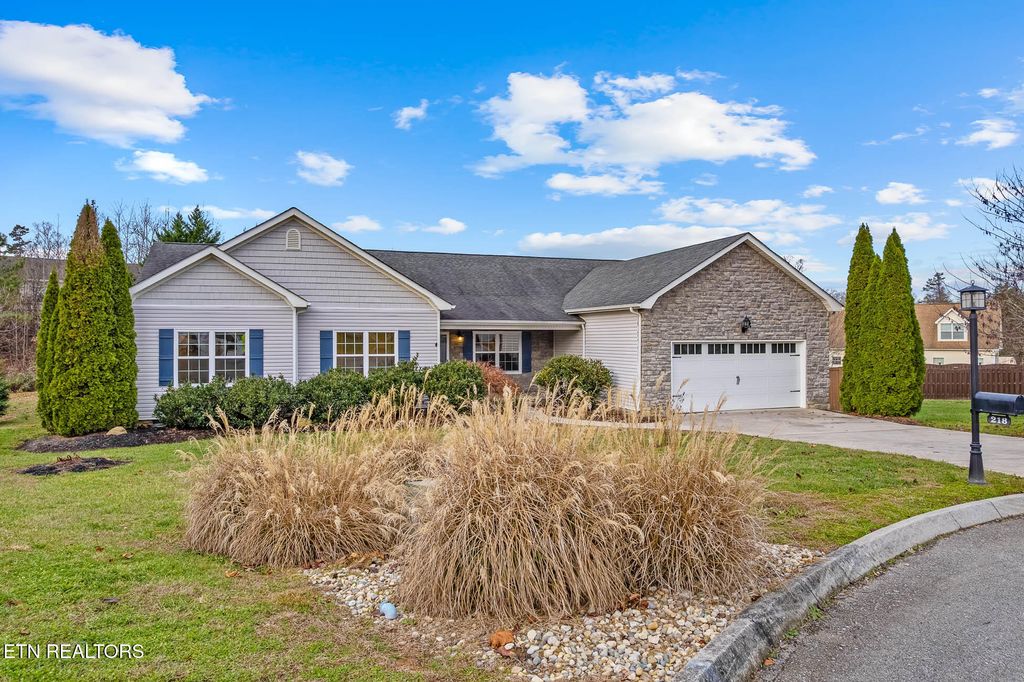 Photo of 218 Pebble Court, Lenoir City, TN 37772 (MLS # 1324243)