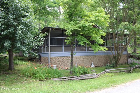 Single Family Residence in Tallassee TN 5828 Lakeshore Drive.jpg