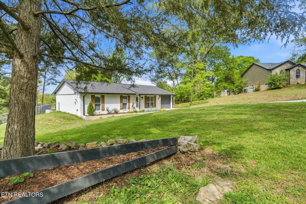 Photo of 5613 Aloha Ave, Knoxville, TN 37921 (MLS # 1337021)