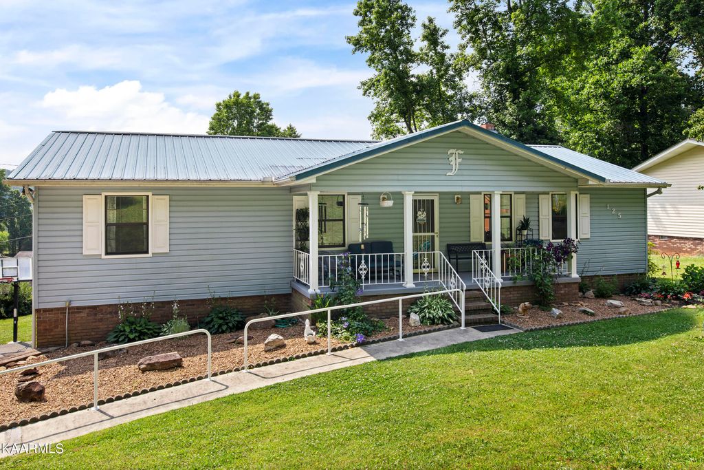 Photo of 125 Brentwood Circle, Oliver Springs, TN 37840 (MLS # 1229655)