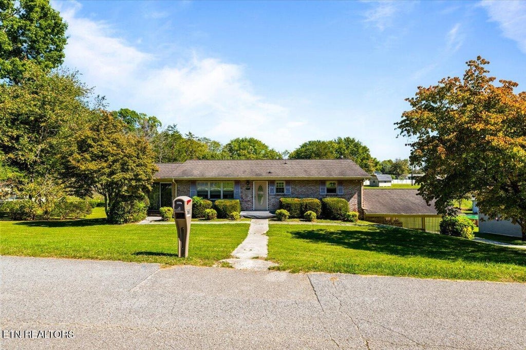 Photo of 166 Scenic Drive, Jacksboro, TN 37757 (MLS # 1357997)