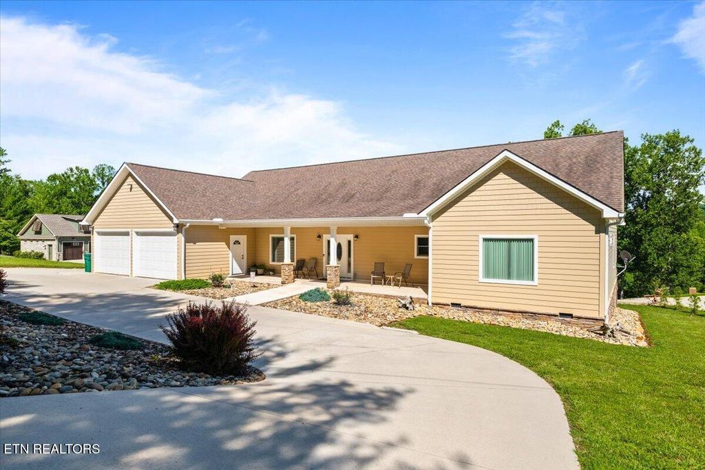 Photo of 1380 E Norris Point Rd, LaFollette, TN 37766 (MLS # 1345949)