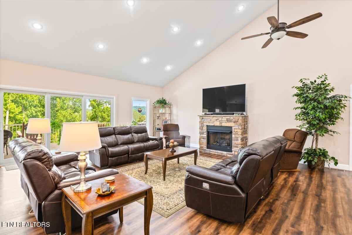 1380 E Norris Point Rd