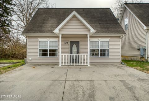 Photo of 920 Hazelbrook Way, Knoxville, TN 37912 (MLS # 1328826)