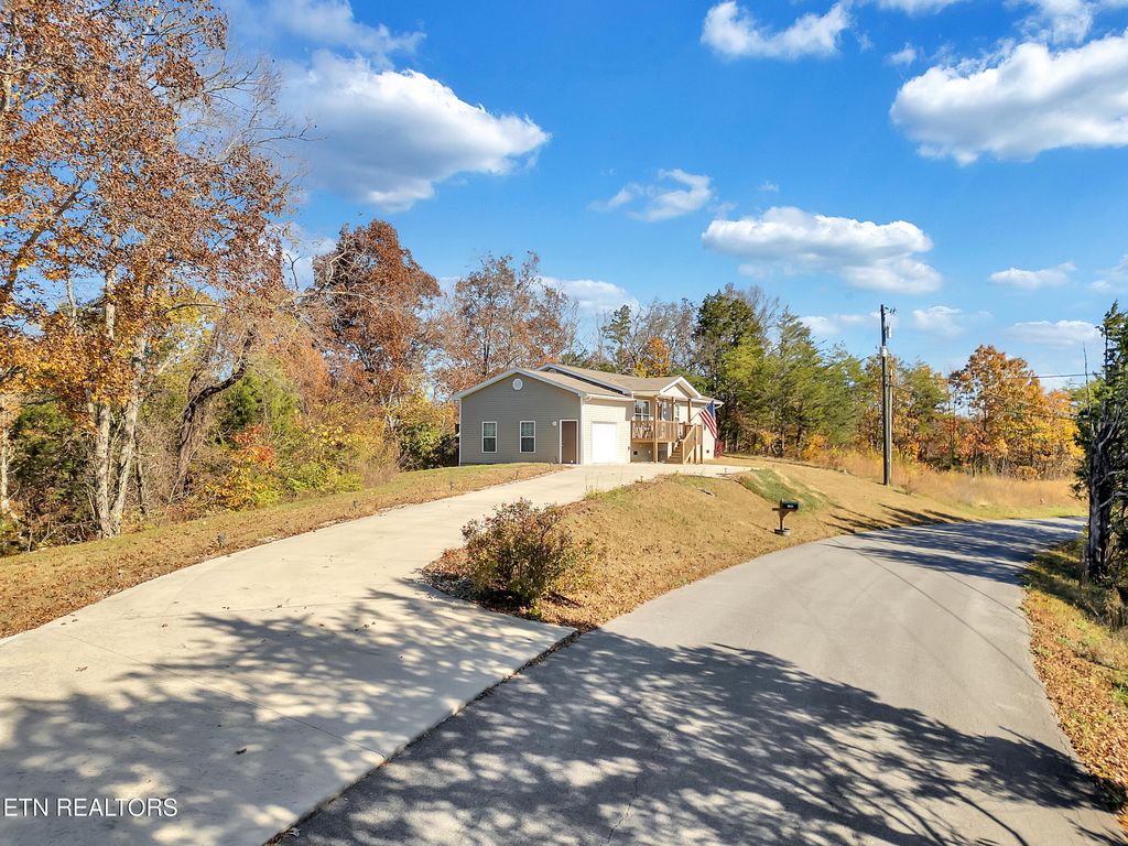 Photo of 1044 Lake Smoky Rd, Sevierville, TN 37876 (MLS # 1321305)