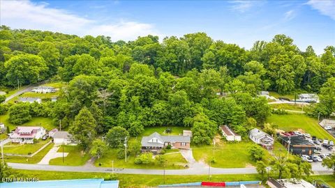 Tiny photo for 915 Cherry St, LaFollette, TN 37766 (MLS # 1340551)