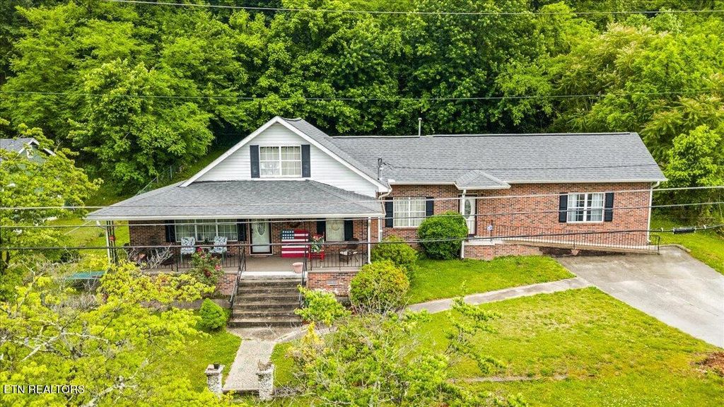Photo of 915 Cherry St, LaFollette, TN 37766 (MLS # 1340551)