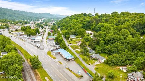 Tiny photo for 915 Cherry St, LaFollette, TN 37766 (MLS # 1340551)