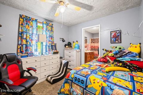 Tiny photo for 915 Cherry St, LaFollette, TN 37766 (MLS # 1340551)