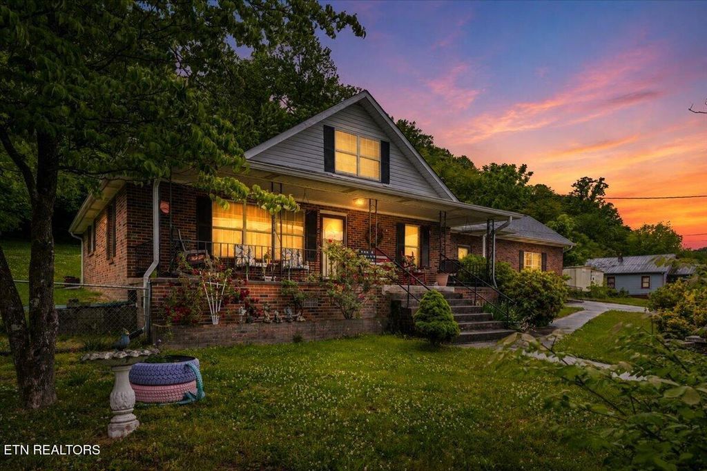 Photo of 915 Cherry St, LaFollette, TN 37766 (MLS # 1340551)
