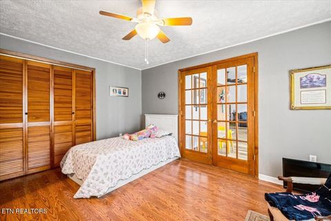 Tiny photo for 915 Cherry St, LaFollette, TN 37766 (MLS # 1340551)