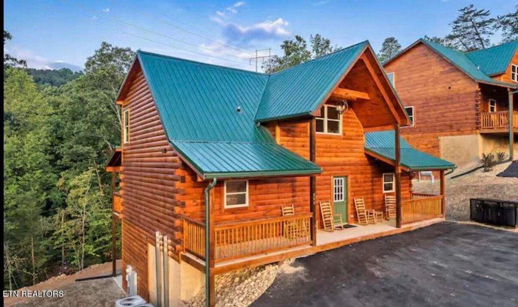 Photo of 848 String Run Way, Pigeon Forge, TN 37863 (MLS # 1328916)