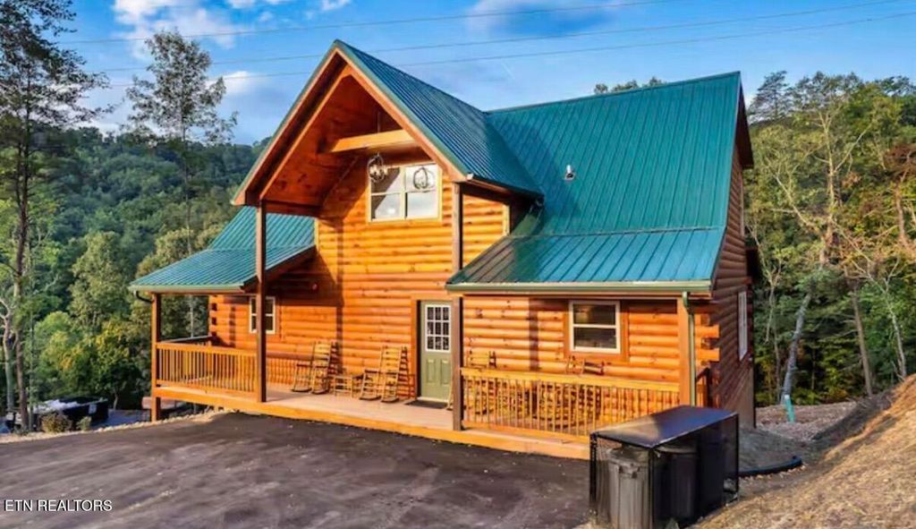 Photo of 848 String Run Way, Pigeon Forge, TN 37863 (MLS # 1328916)