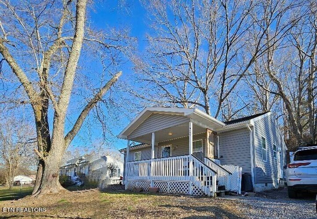 Photo of 409 Valley Drive, Oliver Springs, TN 37840 (MLS # 1251939)