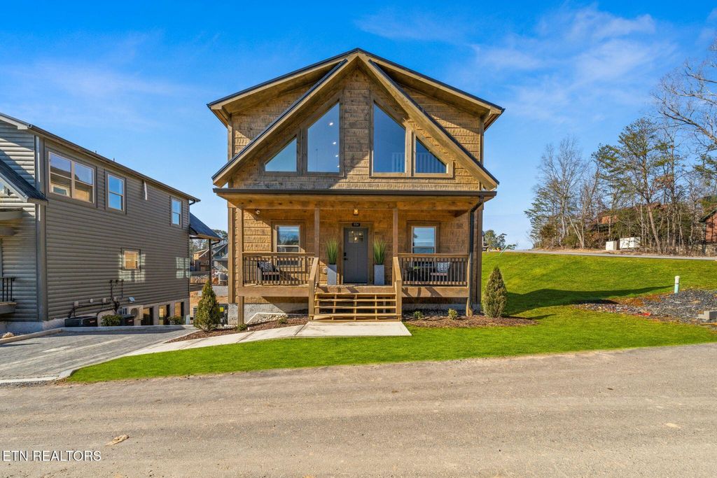 Photo of 506 Warbonnet Way, Pigeon Forge, TN 37863 (MLS # 1319059)