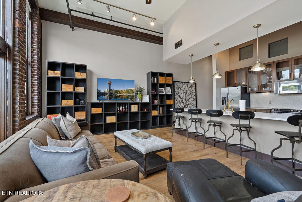 129 W Jackson Ave 102