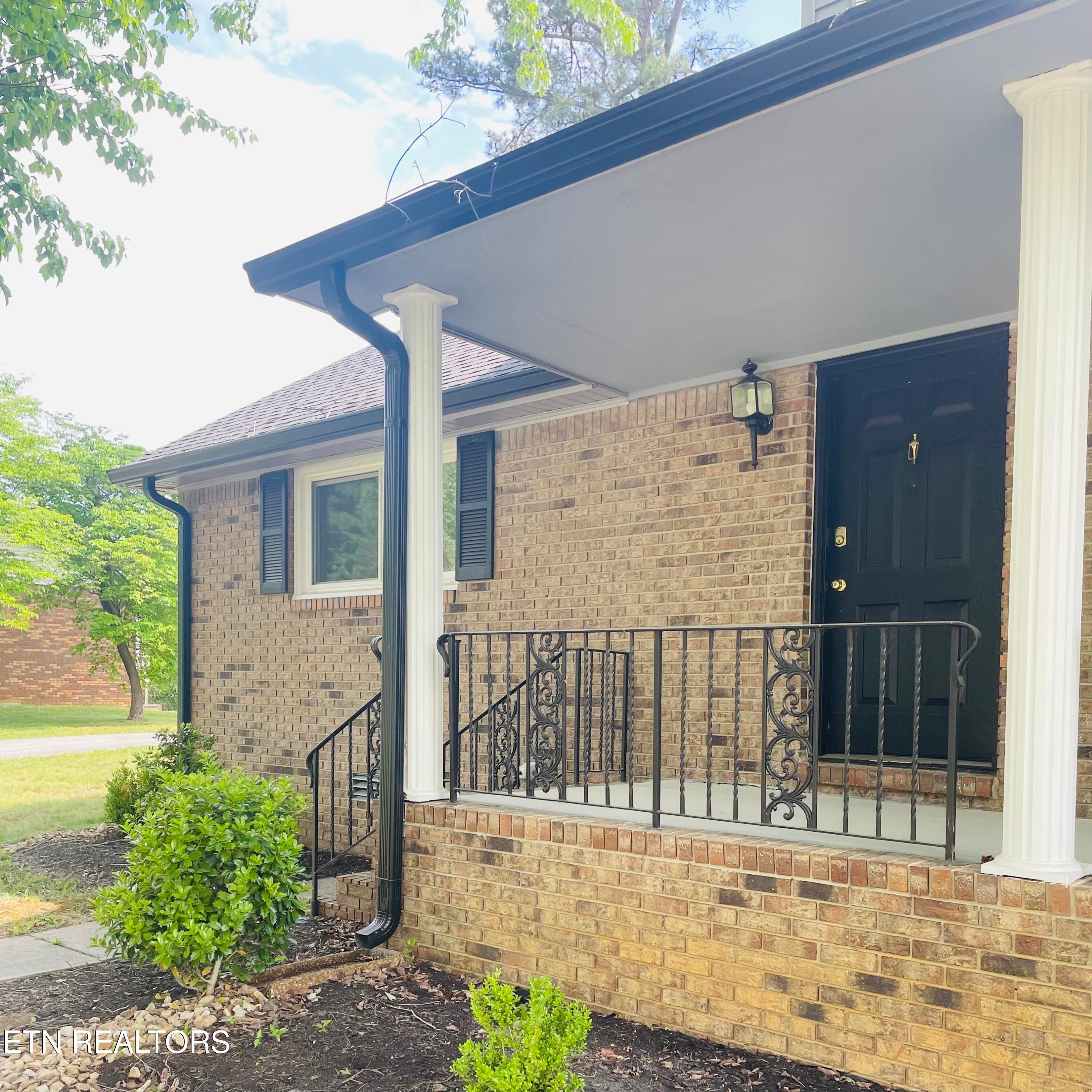 2158 Williamsburg Circle