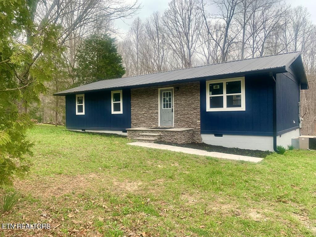 Photo of 121 Twin Oaks Rd, Pikeville, TN 37367 (MLS # 1338040)