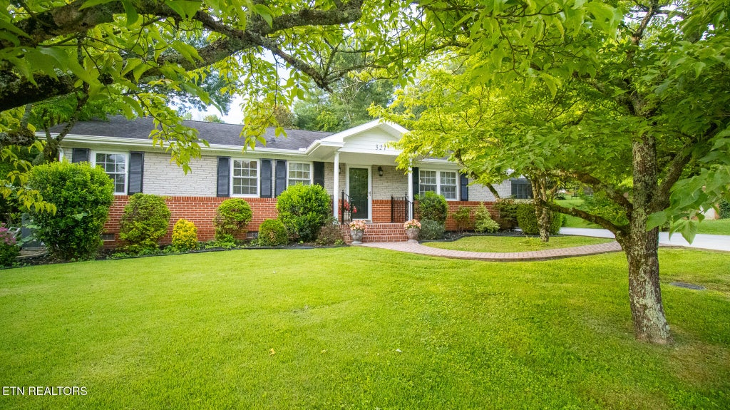 Photo of 321 Creekmoor Drive, Jefferson City, TN 37760 (MLS # 1345616)
