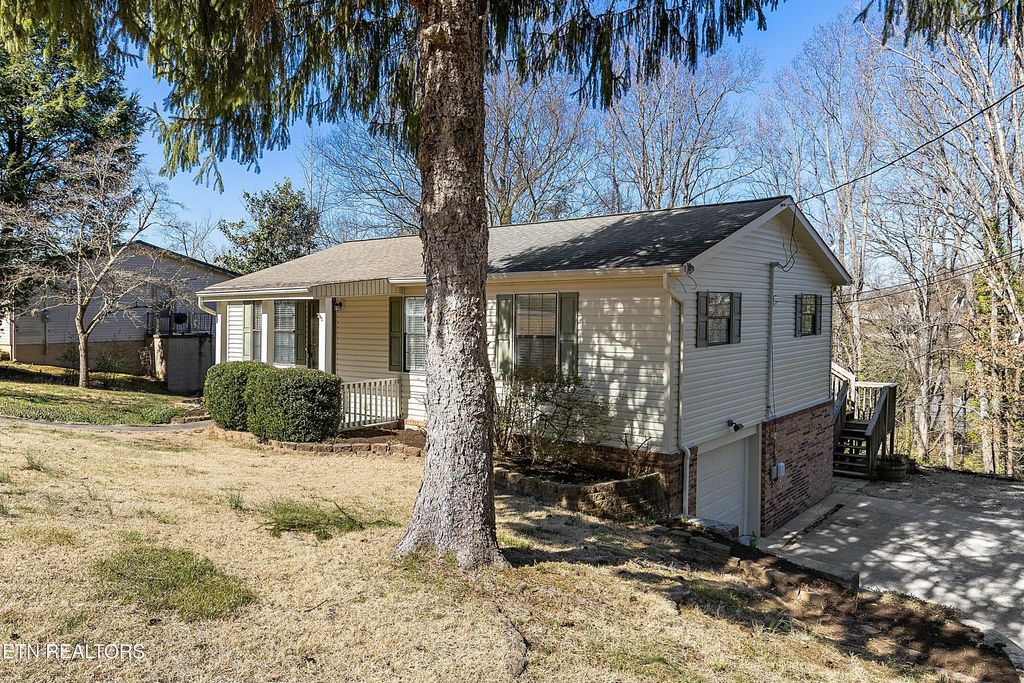 Photo of 215 White Pine Lane, Rockford, TN 37853 (MLS # 1292227)