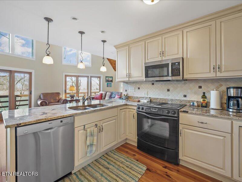 Andersonville, Tennessee, 37705, United States, 4 Bedrooms Bedrooms, ,4 BathroomsBathrooms,Residential,Active,2009809