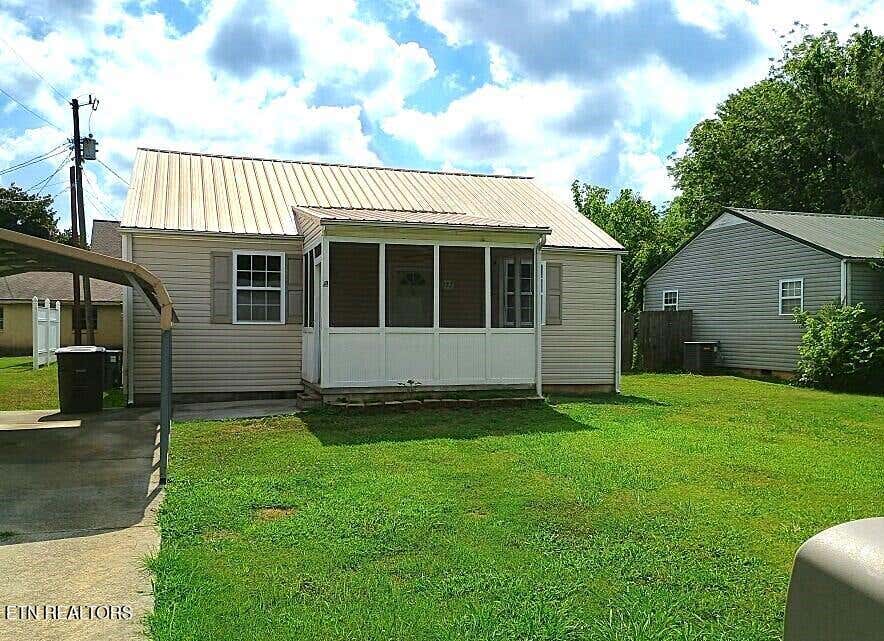 Photo of 577 Monroe St, Madisonville, TN 37354 (MLS # 1349159)