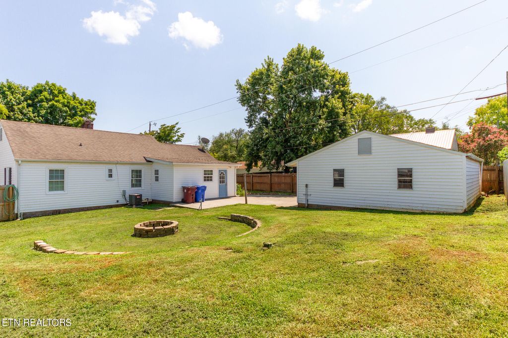 Photo of 1505 Redwood St, Alcoa, TN 37701 (MLS # 1271379)