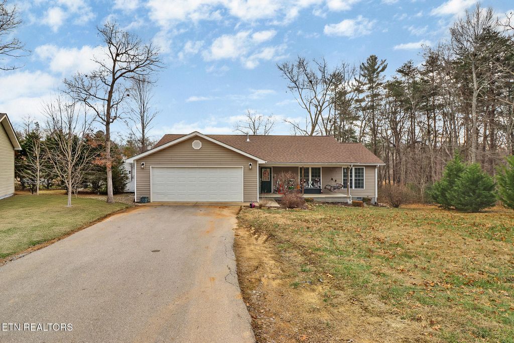 Photo of 223 Grove Loop, Crossville, TN 38555 (MLS # 1324856)