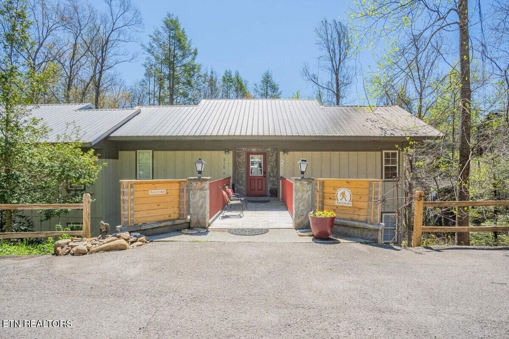 Photo of 516 Proffitt Rd #2, Gatlinburg, TN 37738 (MLS # 1314181)