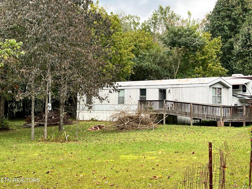 Photo of 161 Pond Road Rd, Oliver Springs, TN 37840 (MLS # 1242090)