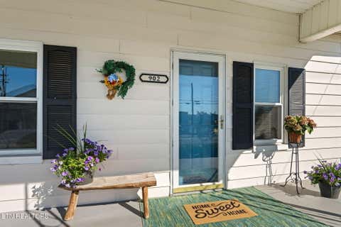 Tiny photo for 902 Fowler St, Clinton, TN 37716 (MLS # 1341403)