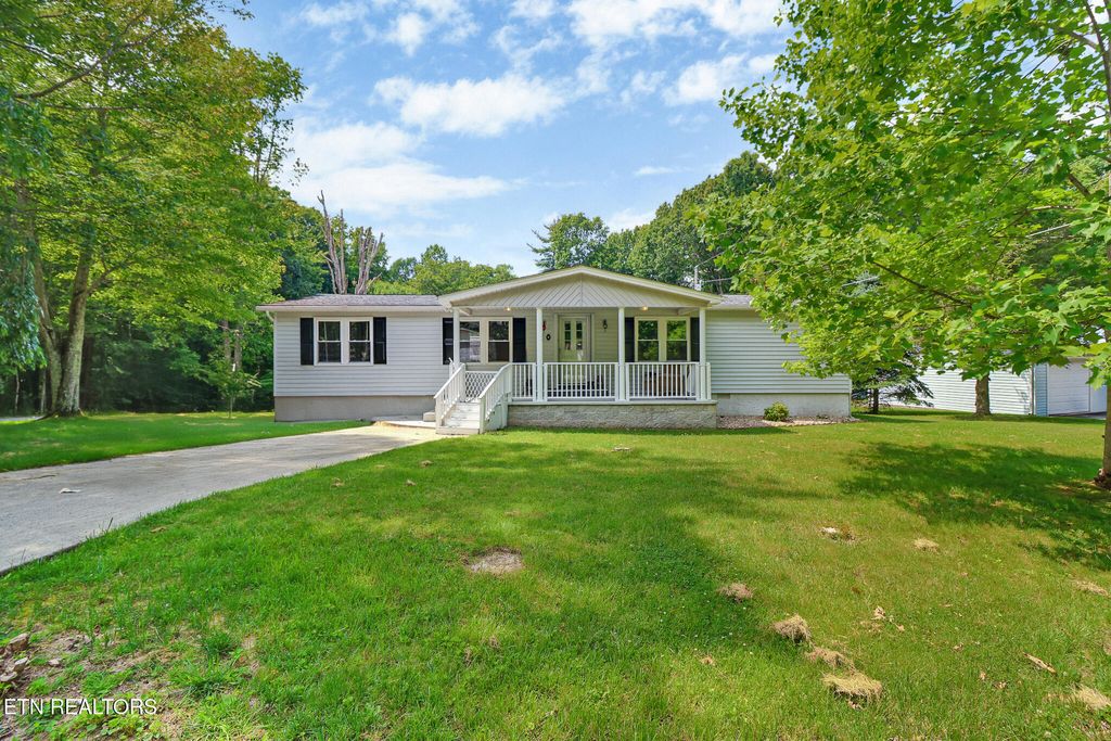 Photo of 20 Robin Hood Lane, Crossville, TN 38558 (MLS # 1307169)