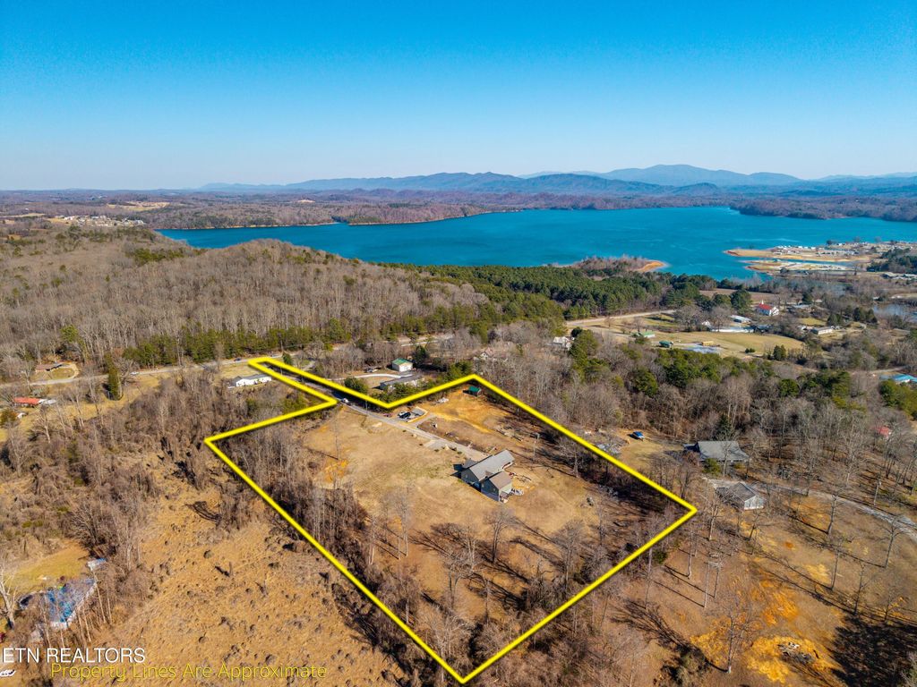 Photo of 818 Highway 360, Vonore, TN 37885 (MLS # 1329216)