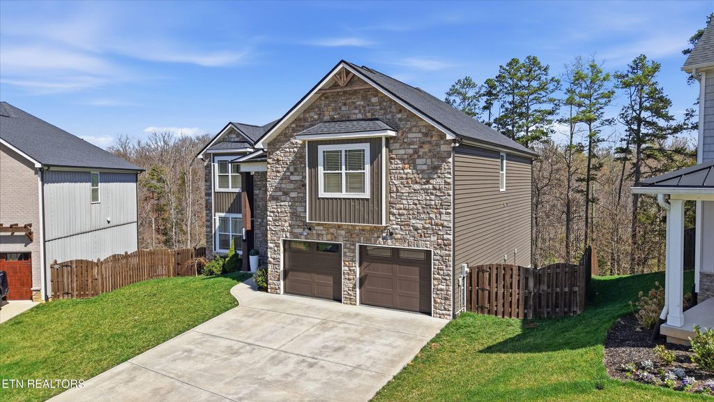 Photo of 2052 Highlands Ridge Lane, Knoxville, TN 37932 (MLS # 1332453)