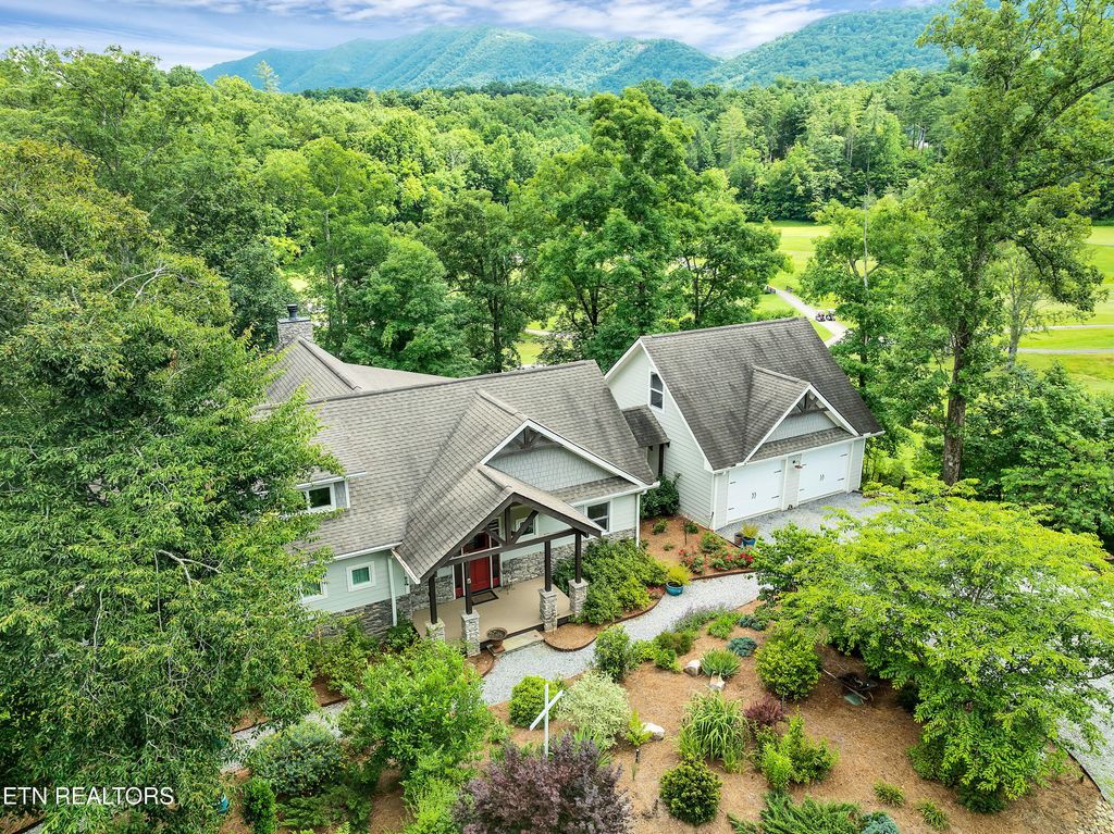 Photo of 720 Hunters Run Rd, Townsend, TN 37882 (MLS # 1305006)
