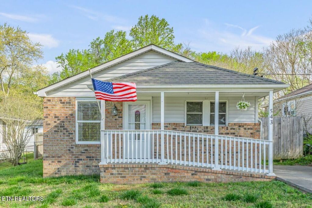 Photo of 543 Henderson St, Harriman, TN 37748 (MLS # 1335639)