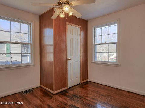 Tiny photo for 1937 W Gilbert Lane, Knoxville, TN 37920 (MLS # 1323753)