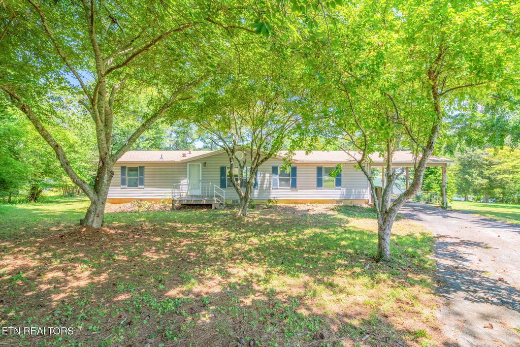 Photo of 155 Bowsprit Lane, Kingston, TN 37763 (MLS # 1306632)